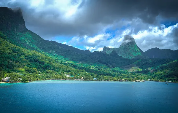 Green peaks and lagoon of Bora Bora, French Polynesia