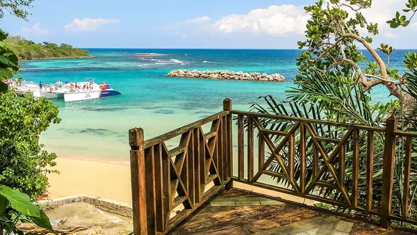 Lookout above the turquoise water at Dunn’s River Falls, Ocho Rios