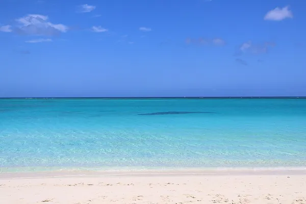 White sand and turquoise water on Grace Bay Beach