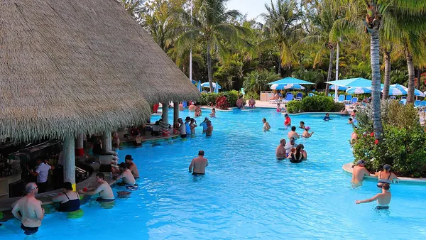 Swim-up bar and palms at the Oasis Lagoon pool, Perfect Day at CocoCay